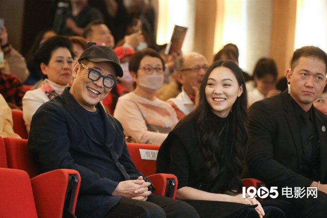 李连杰的新书《大女儿陪伴左右》，揭露了他难以忘怀的童年阴影