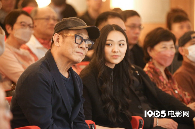 李连杰的新书《大女儿陪伴左右》，揭露了他难以忘怀的童年阴影