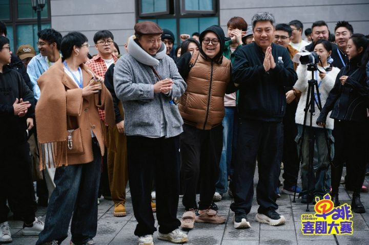 成都开启《单排喜剧大赛》首场单人排位赛引关注-3