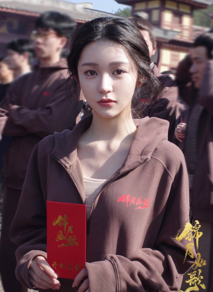 《怎敌她千娇百媚》爆红，红利却归“镶边公主”饶嘉迪？-3