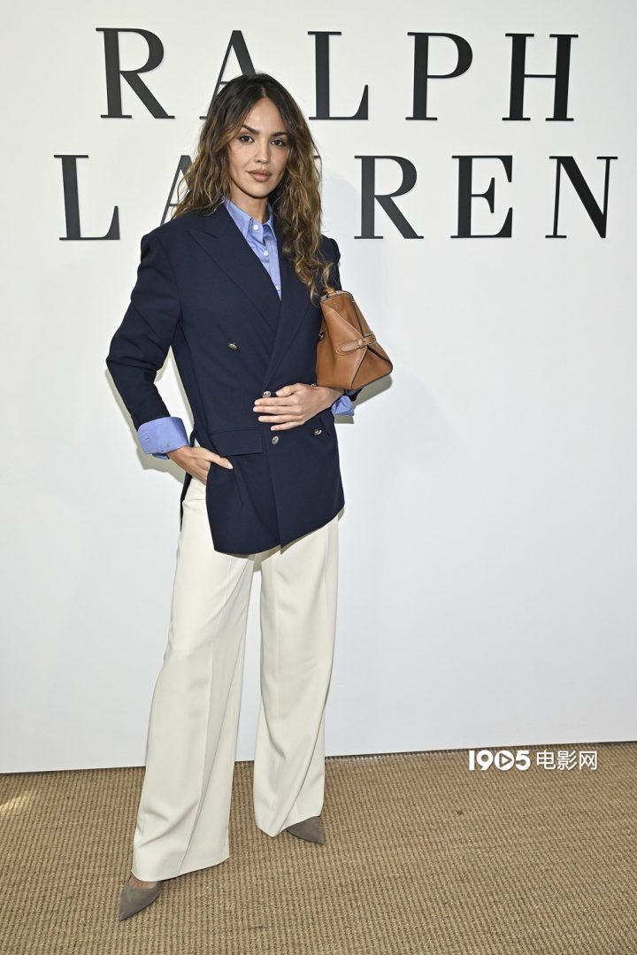 安妮·海瑟薇与林志玲同台亮相，艾莎·冈萨雷斯亦在场-2