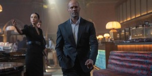 《养蜂人》续篇：杰森·斯坦森《制暴：无限杀机》口碑揭晓，周末上映